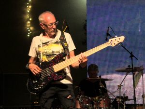 leo compri bassista ivy